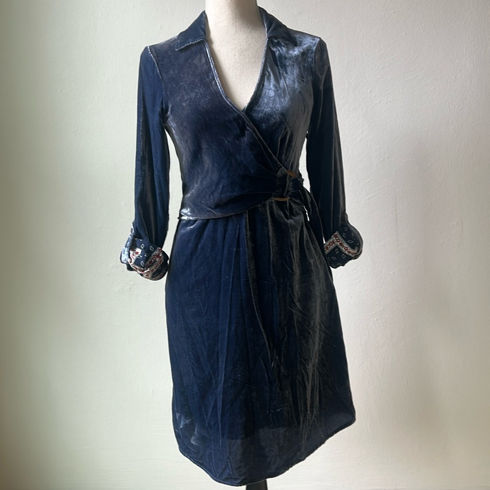 Maeve by Anthropologie blue velvet v neck collared shirt dress with side buckle
